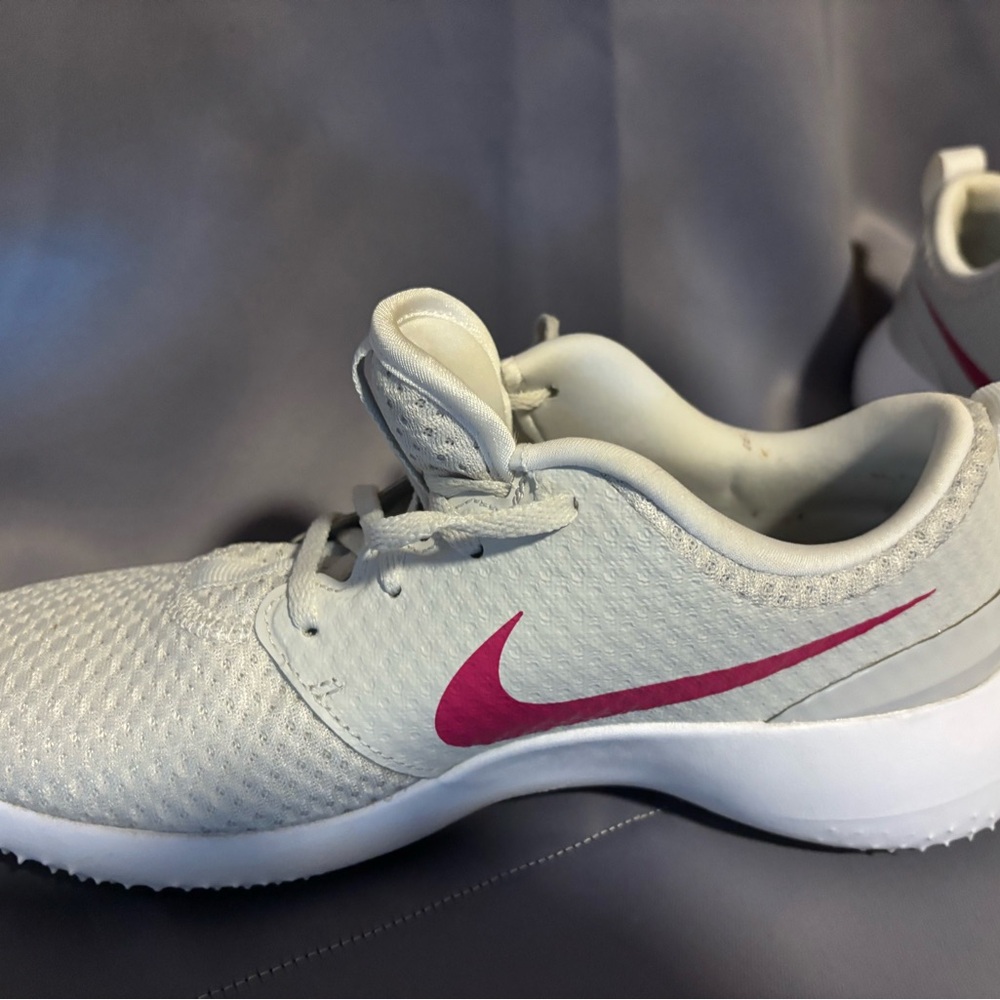 Nike Light Gray Sneakers with Pink Swoosh Golf shoe size 8 - Picture 6 of 7